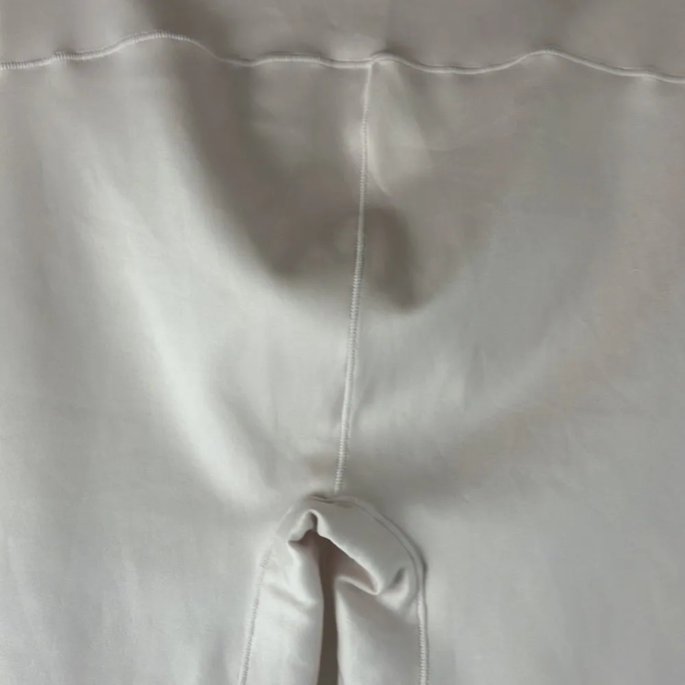 Juicy Couture baby pink shape wear shorts woman’s size medium - Image 7