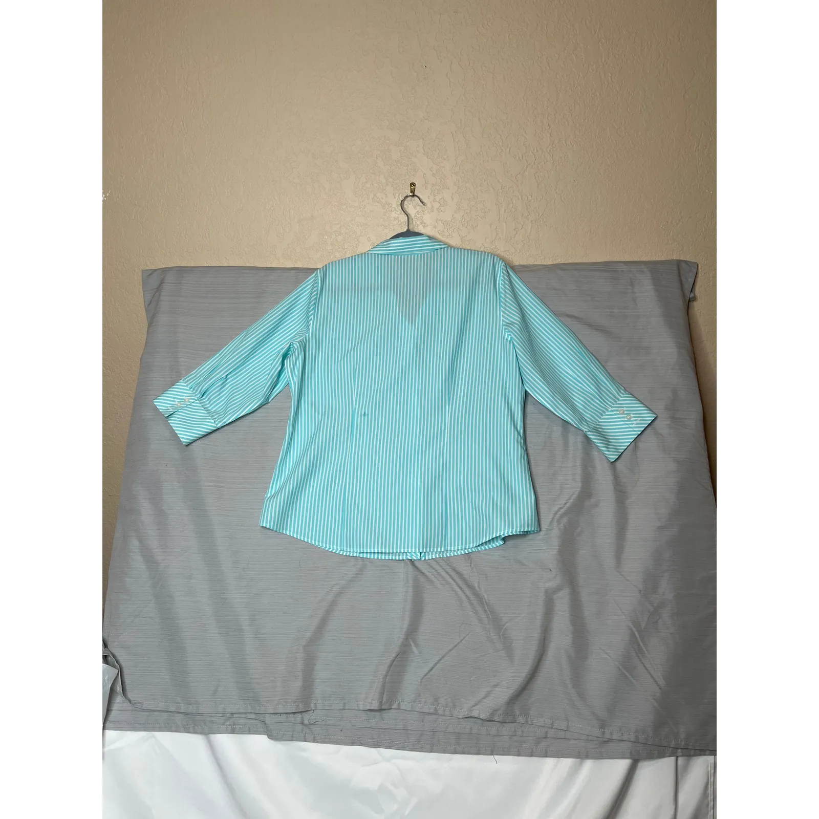 Chicos size 2 shirt button up blue/white 3/4 sleeve no-iron  100% cotton - Image 2