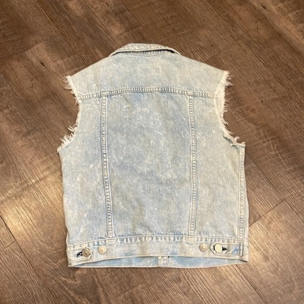 Rag and bone cut off sleeve denim vest - Image 3