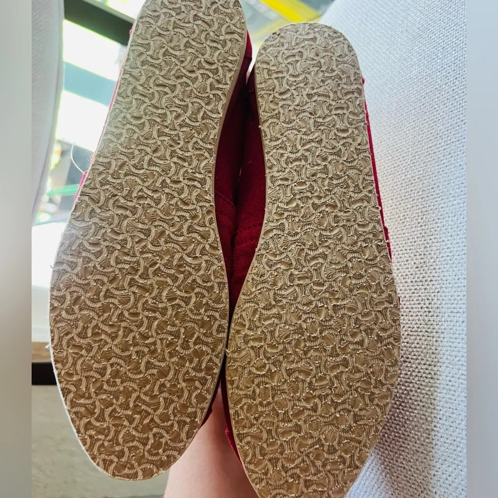 TOMS Shoes Classic Canvas Slip On in Red Size W7 - Image 6