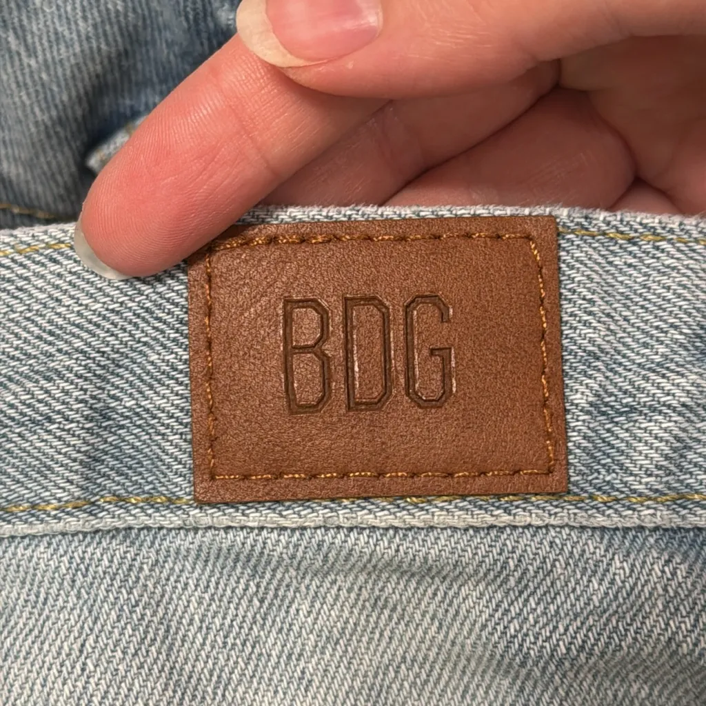 UO BDG GirlFriend High-Rise Raw Hem Light Blue Jean Shorts Distressed size 29 - Image 11