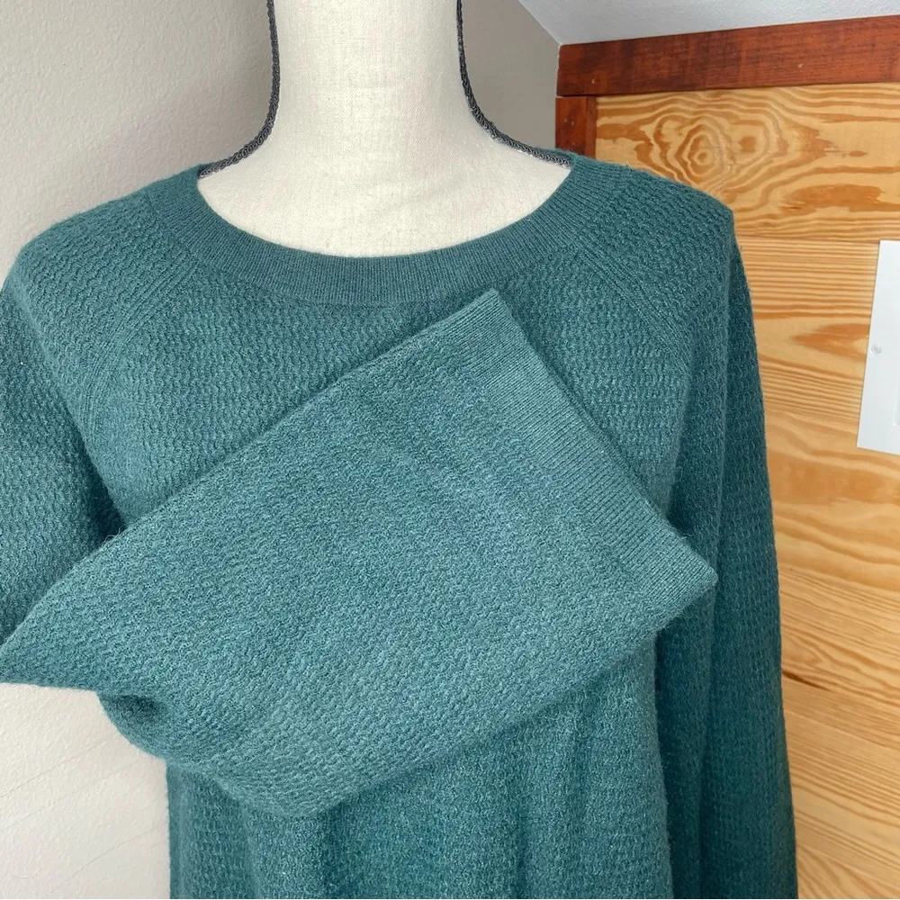 Green Wide Sleeve Round Neck Knit Sweater Medium - Image 4