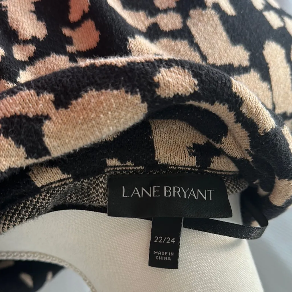 Lane Bryant Black and Tan Boxy Sweatshirt - Image 5