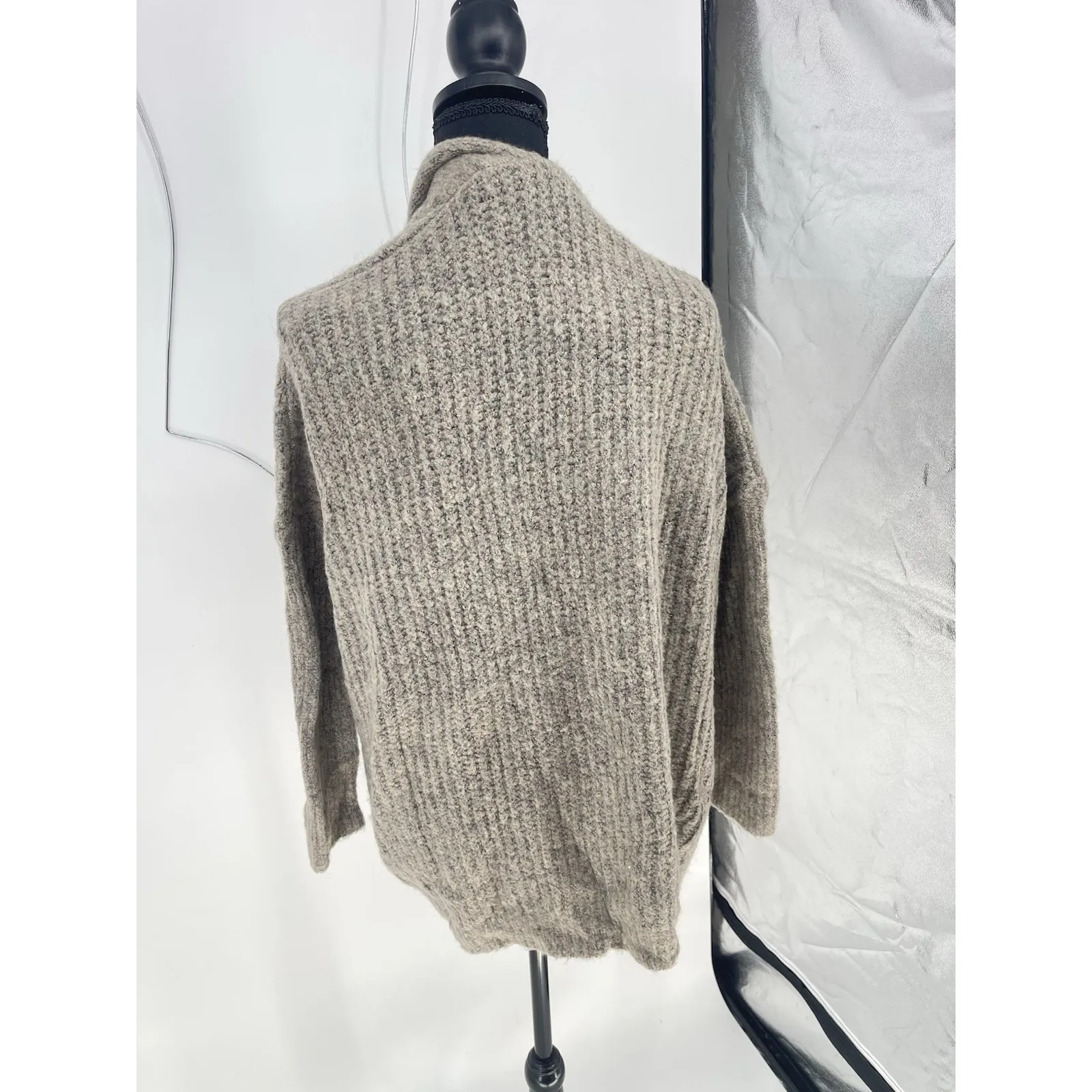 Charlotte‎ Russe Knit Cardigan Sweater Medium Women's Beige Chunky - Image 4