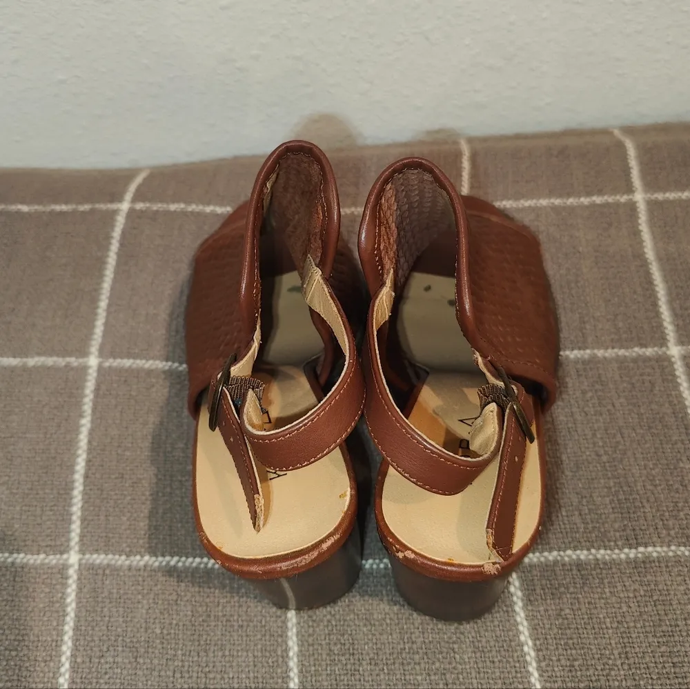 Kelsi Dagger  Brooklyn Woven Peep Toe Heels Sandals - Image 8