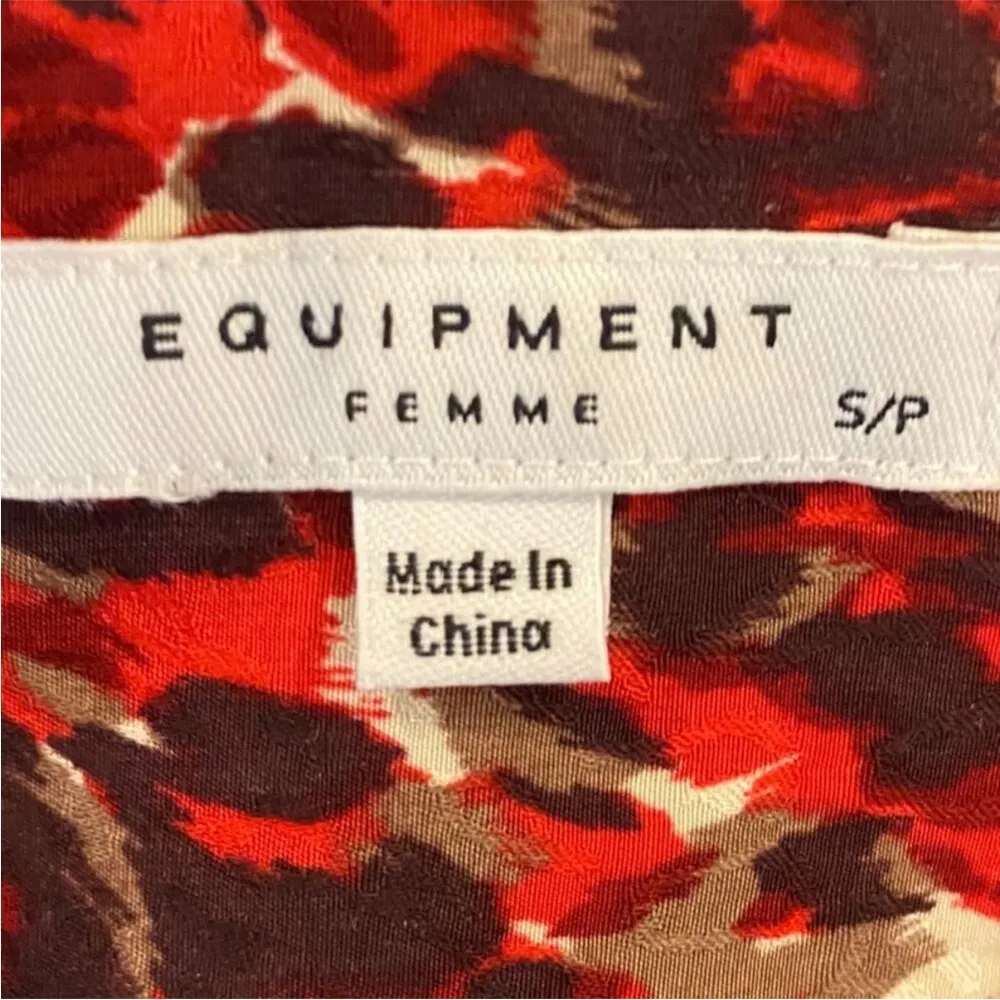 NWT Equipment Femme Red Leopard Viscose Button Down Blouse Top Shirt Size Small - Image 10