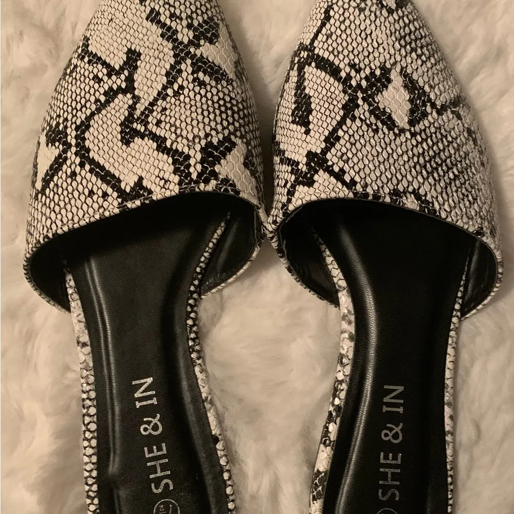 Women Shein, brand Snakeskin print.Sz7.5 New only try on - Image 4
