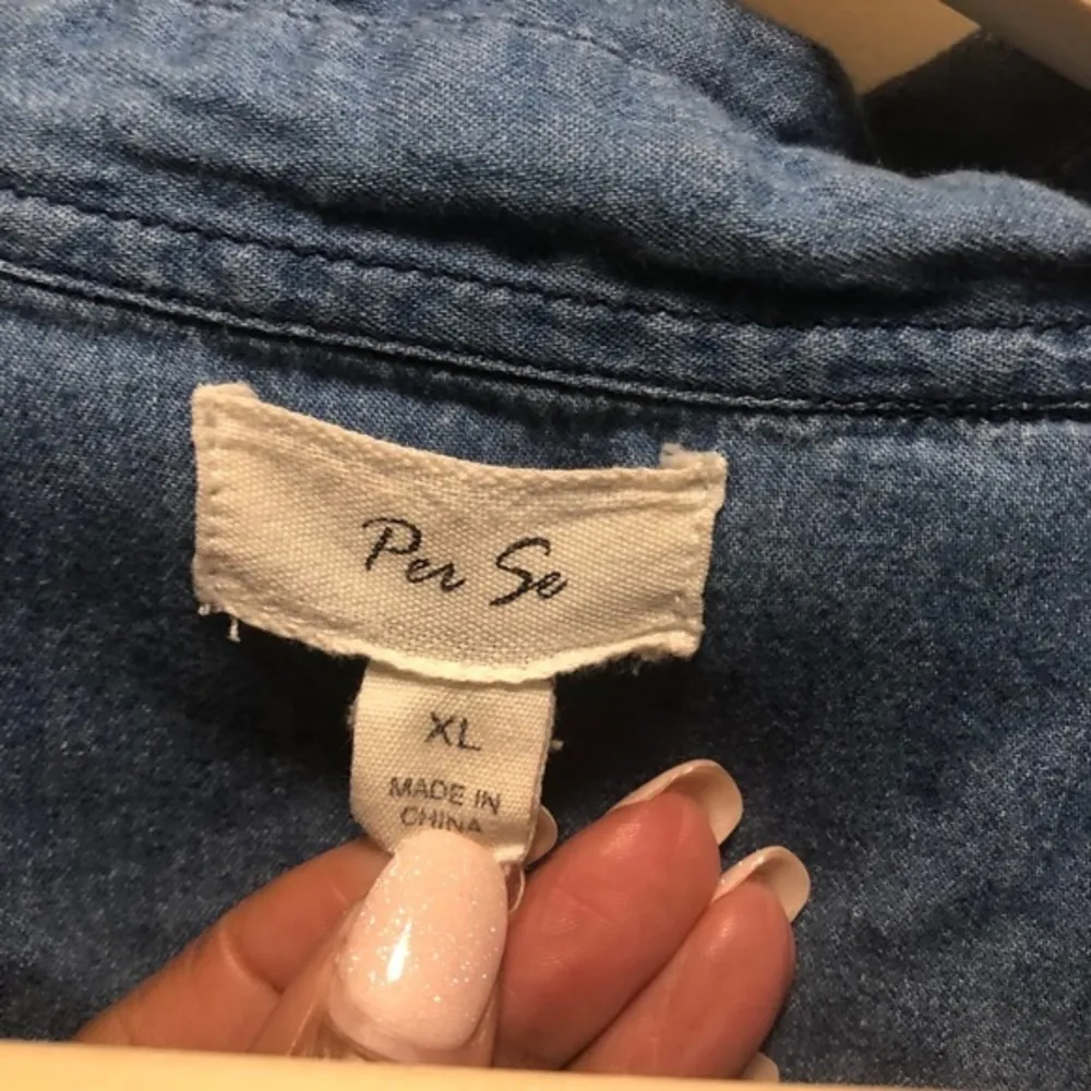 Per Se Long Sleeve Chambray Button Down Shirt - Image 6