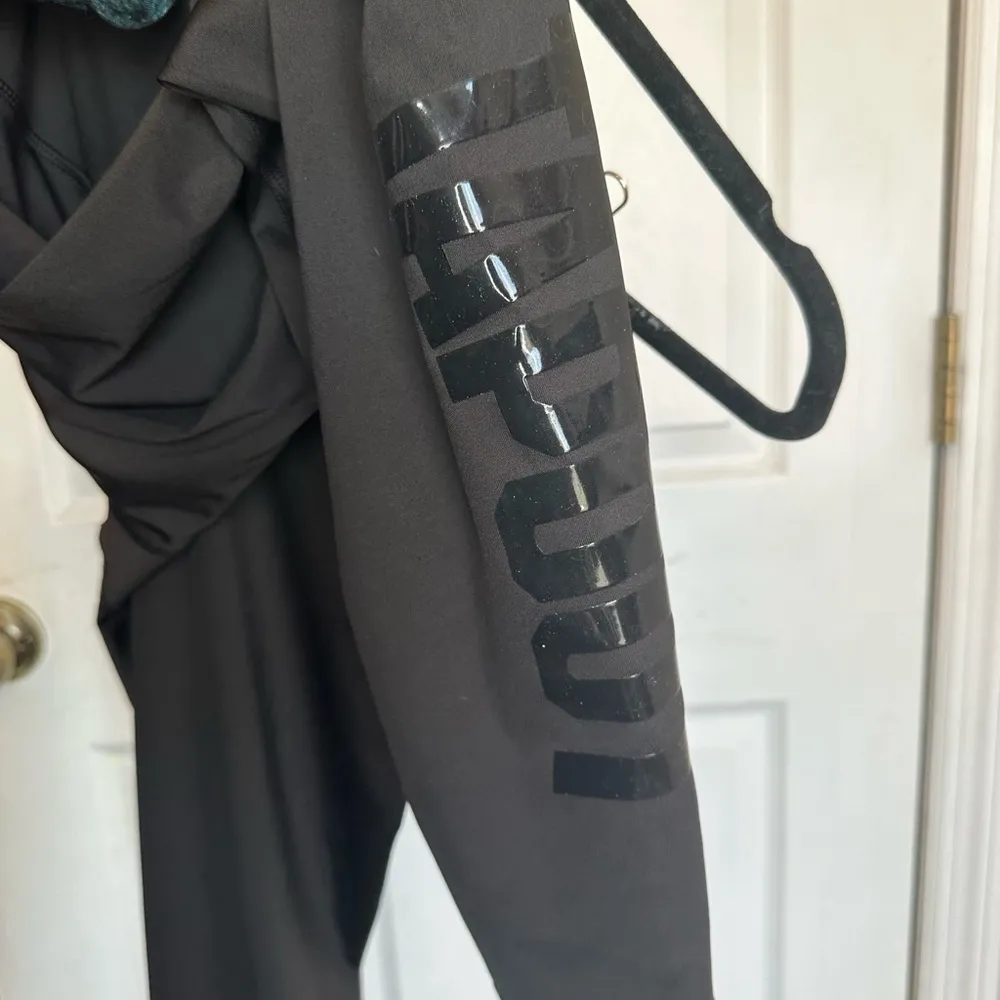 Tapout Black Cropped Leggings‎ Size M - Image 3