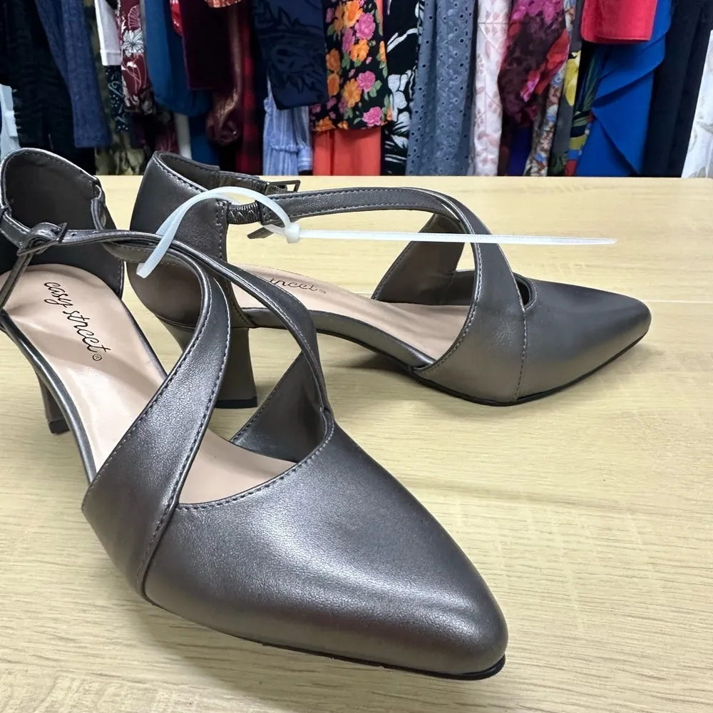 Easy Street Women’s Elegance Pointed Toe  Bronze Pump Size 6 1/2 NWOT - Image 5