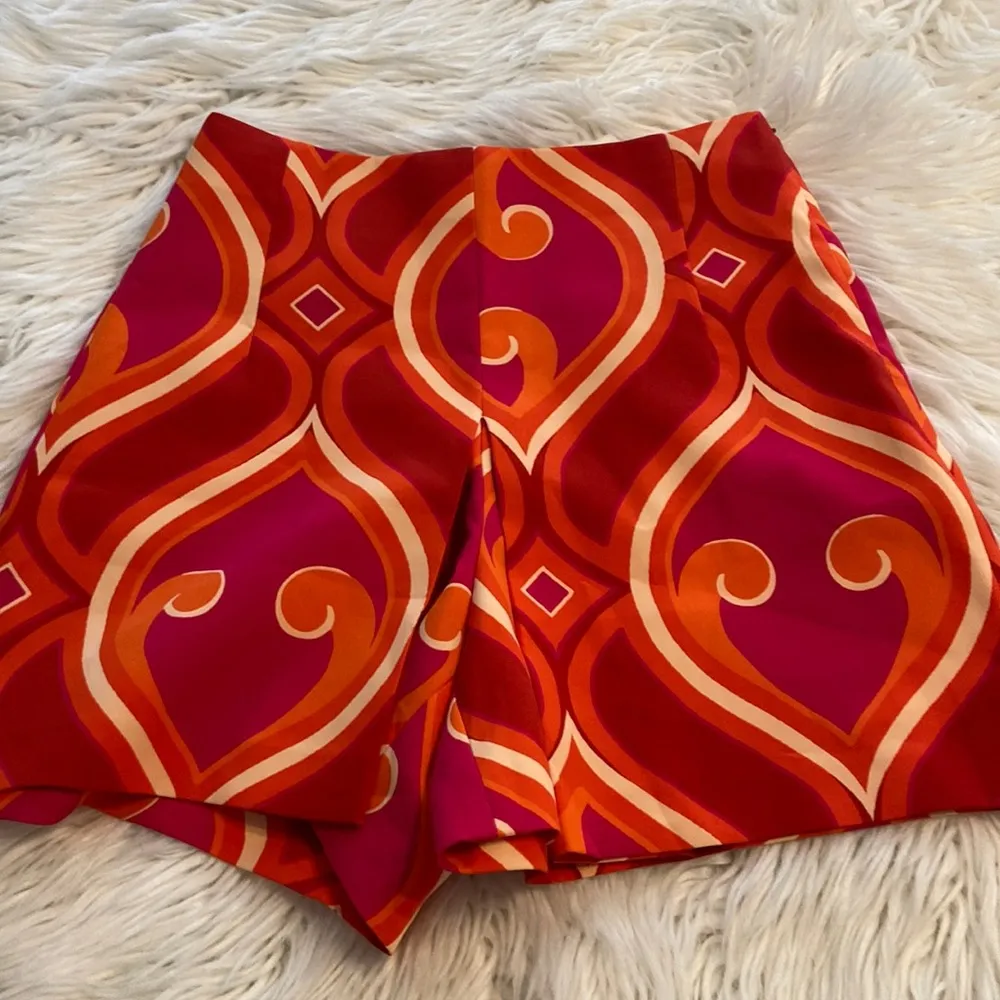 ZARA shorts size S brand new inseam 4” waist 26” zipper side look like a skirt - Image 10