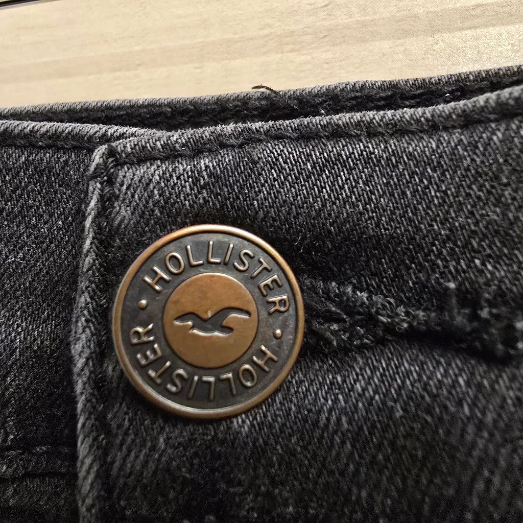 {7/28} Hollister High Rise Midi Distressed Black Denim Stretchy Jean Shorts - Image 6