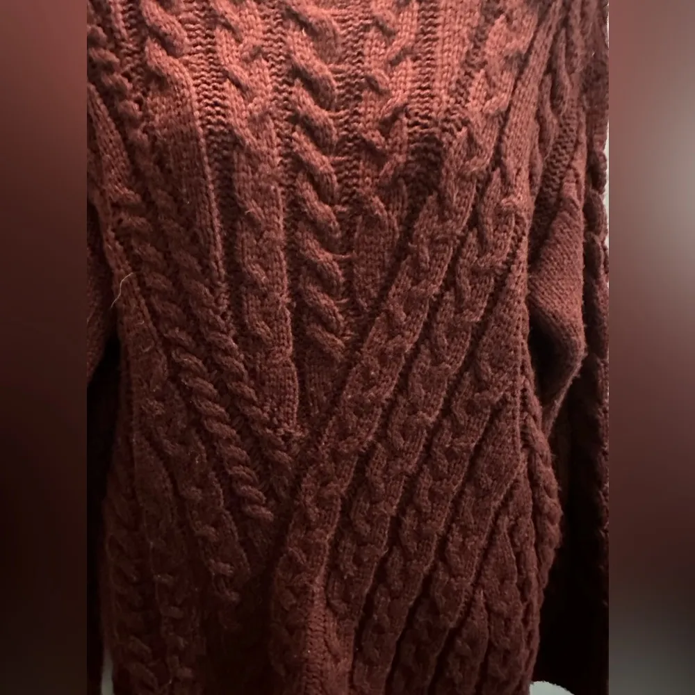 POL chunky cable knit Fall sweater. Size Small - Image 4