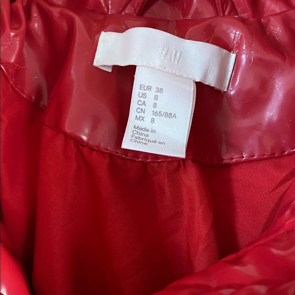H & M red shiny latex puffy jacket size 8 - Image 3