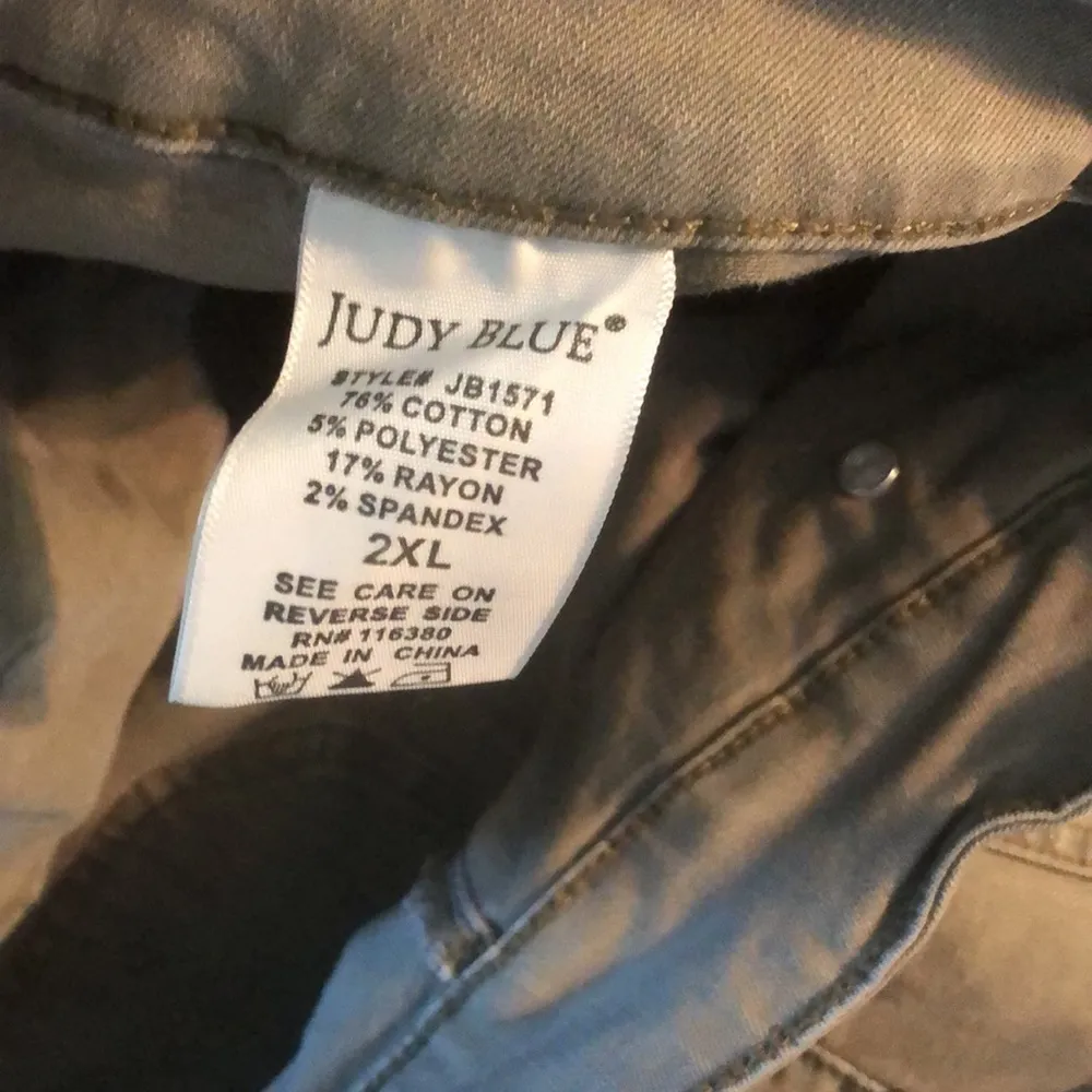 army green shorts 2x - Image 4