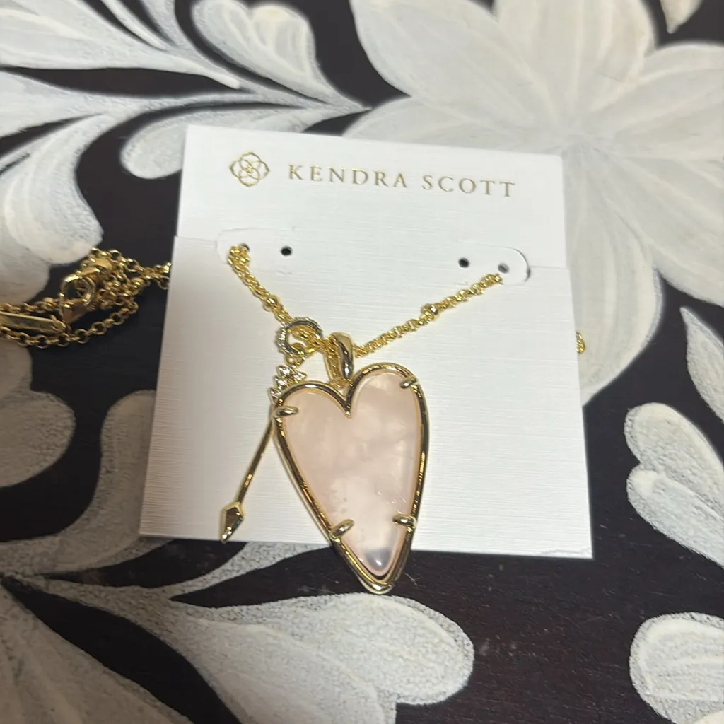 KENDRA SCOTT ANSLEY HEART GOLD LONG PENDANT NECKLACE IN Gold Rose Quartz - Image 7