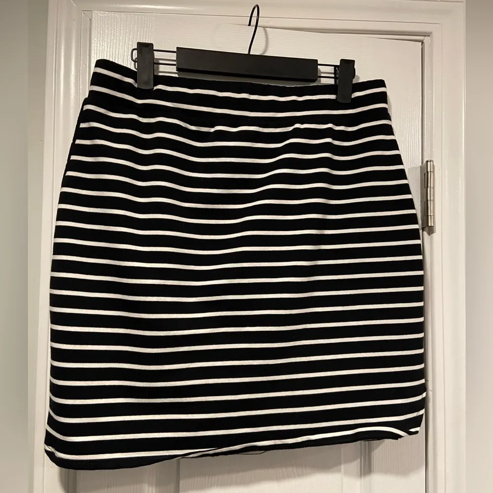 Dakini Size M Black White Stripe Drawstring Pull On Cotton Mini Skirt Round Hem Size M - Image 3