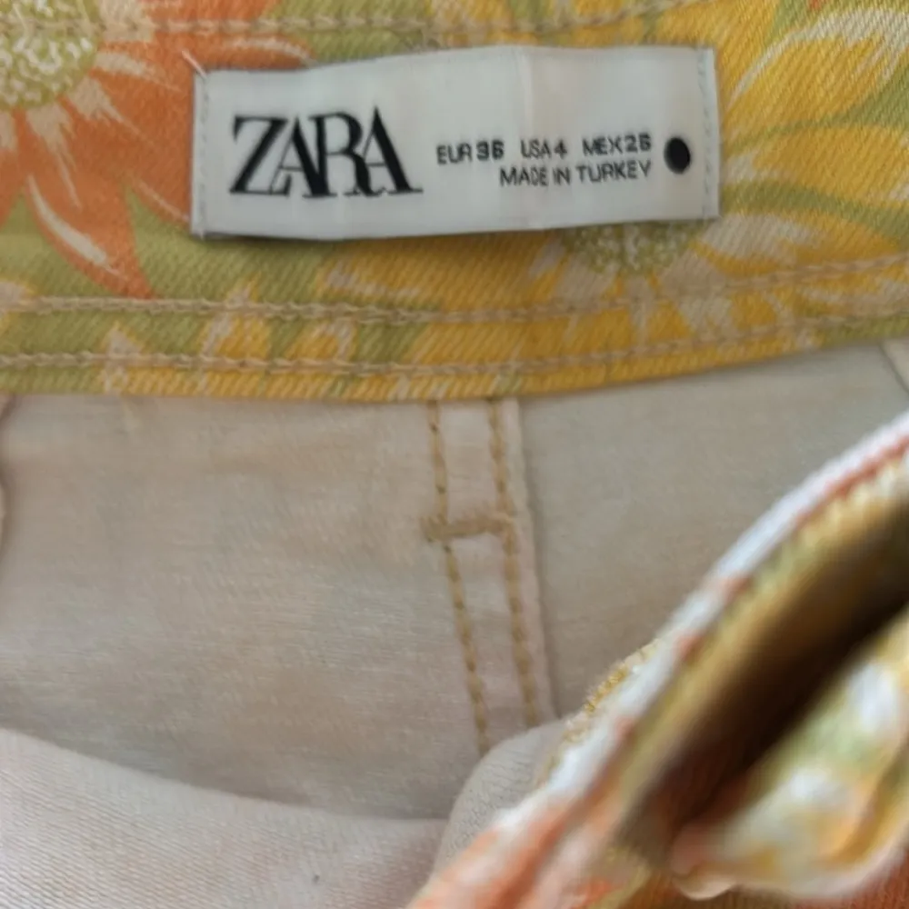 Zara Marine Straight High Waisted Yellow Sun Flower Denim Jean Sz 4 Ragged Hem - Image 7