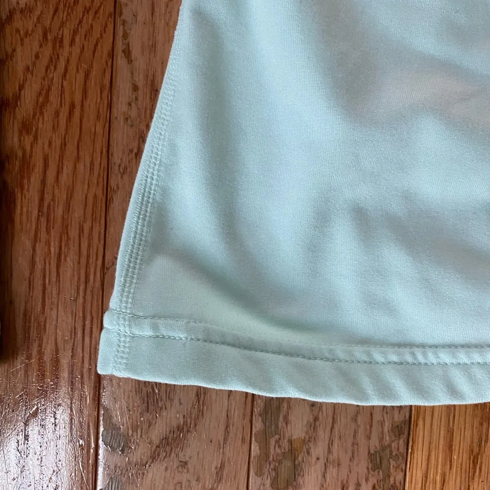 light blue and gray athletic workout mock neck longsleeve - Image 7