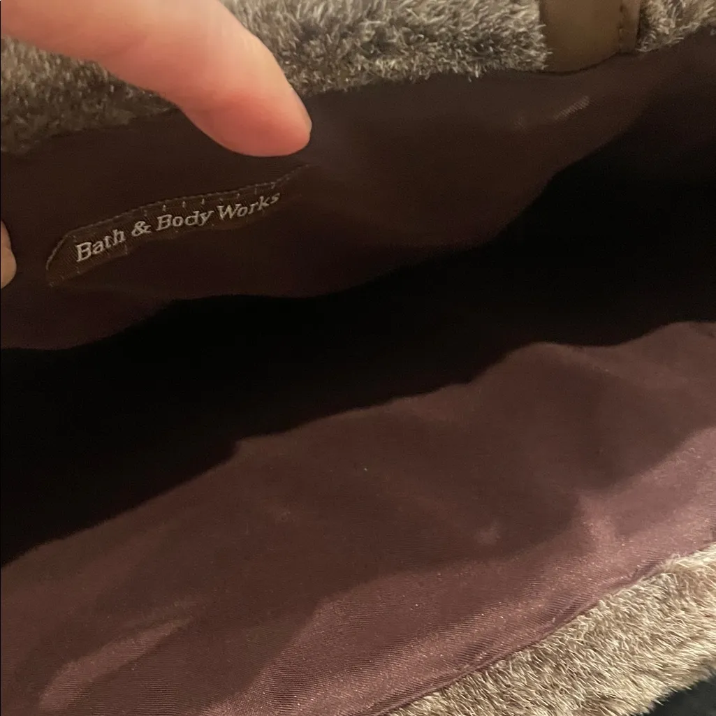 Brown Woven Tote with Faux Fur Trim - Image 2