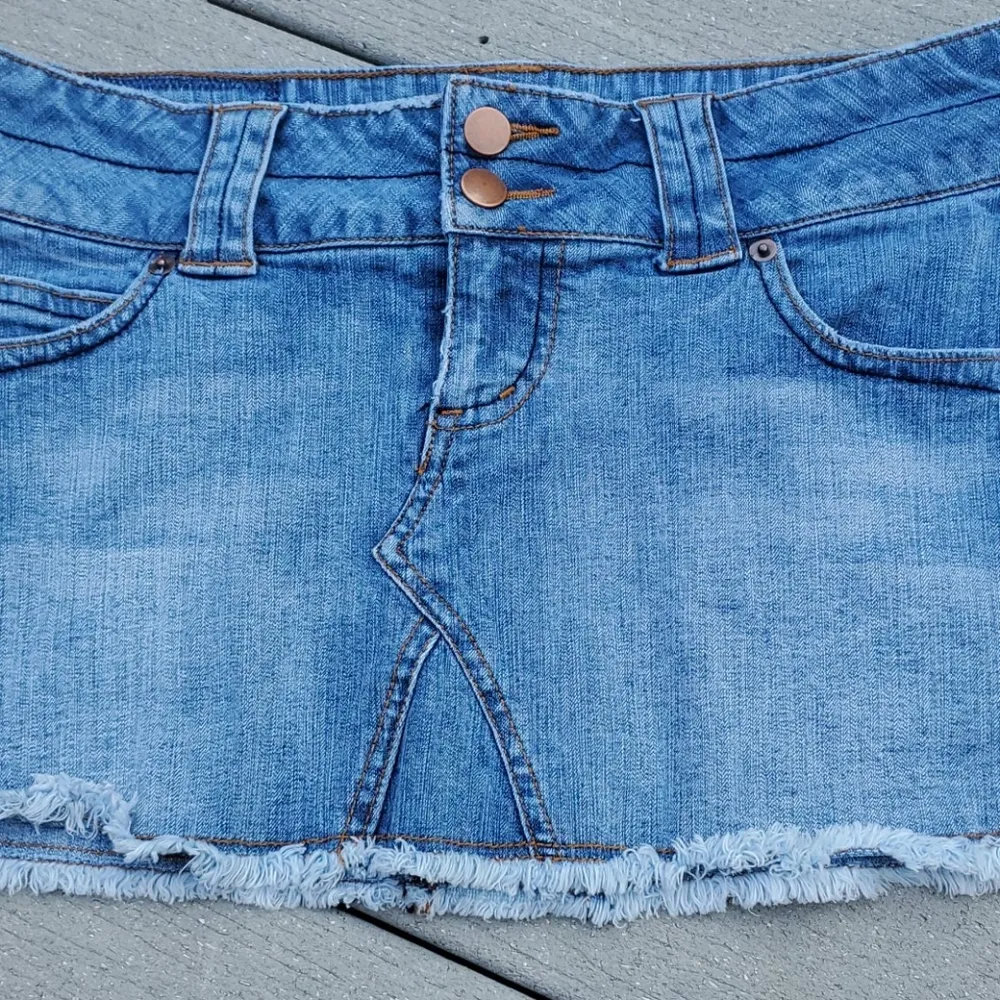 SO Distressed Hem Y2K Denim Jean Skirt | Size 7 Jean Skirt - Image 2
