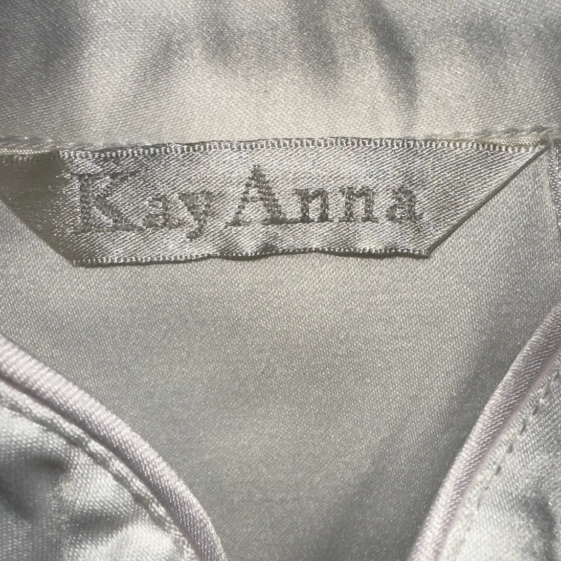 Vintage KayAnna White Matte Satin Sleep Set Embroidered Floral Details Size Med - Image 6