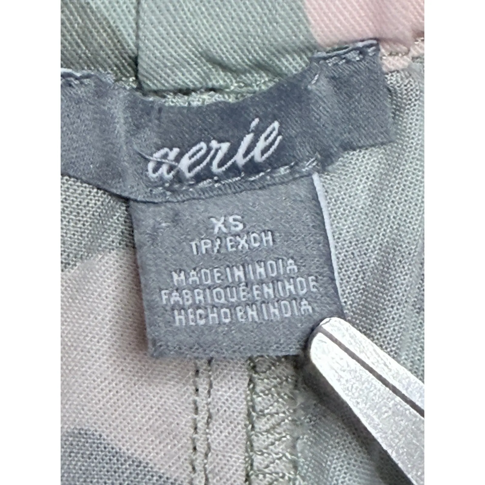 Aerie Soft Camo Cuffed Camp Shorts size XS - Image 7