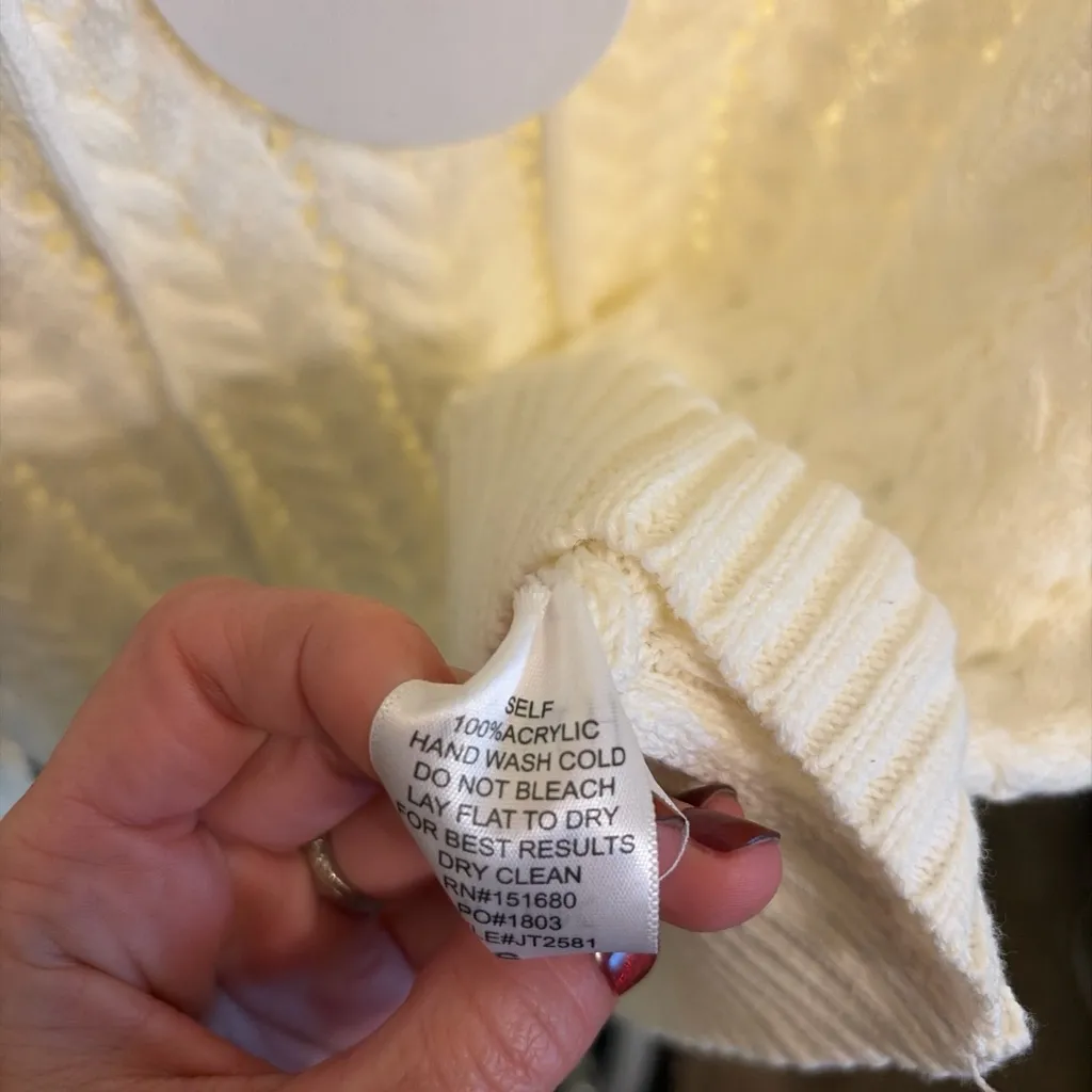 Storia Women's Cream V-Neck Cable Sweater - Image 4