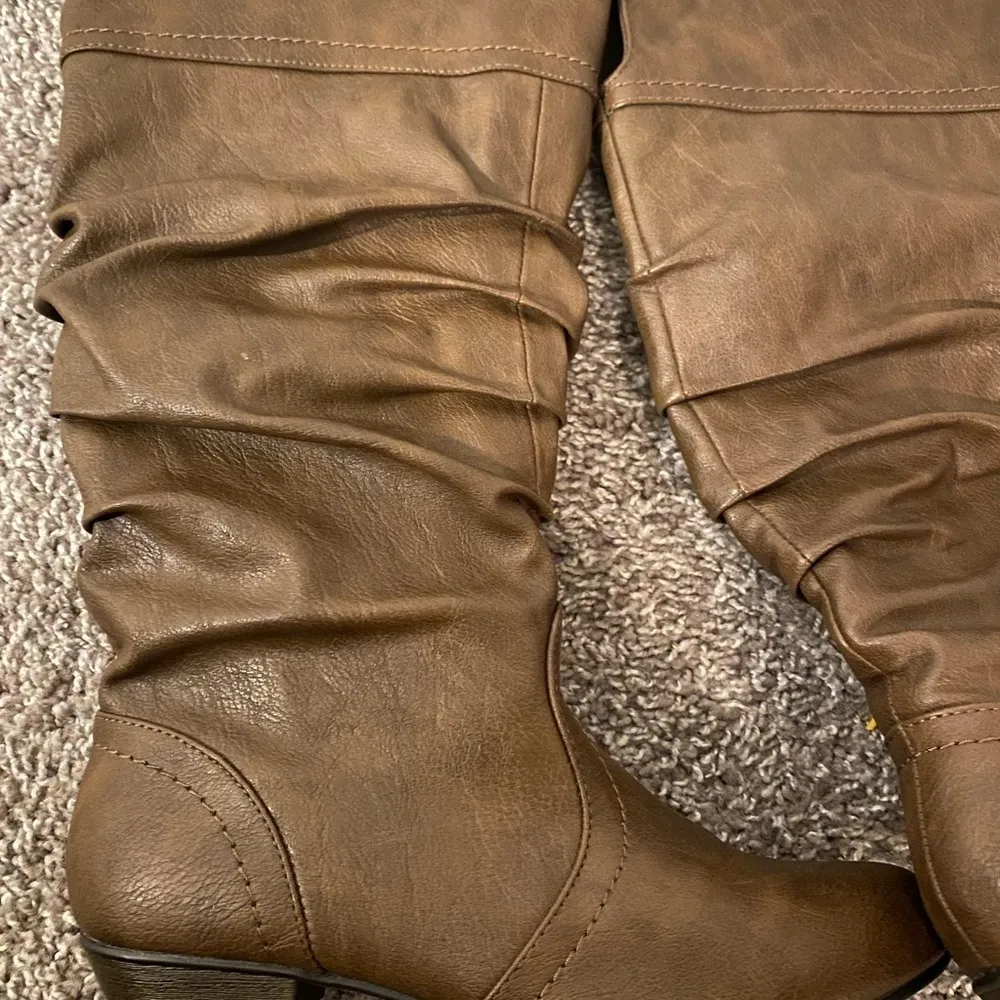 Kohls High Brown Faux Leather Boots Size 7 - Image 5