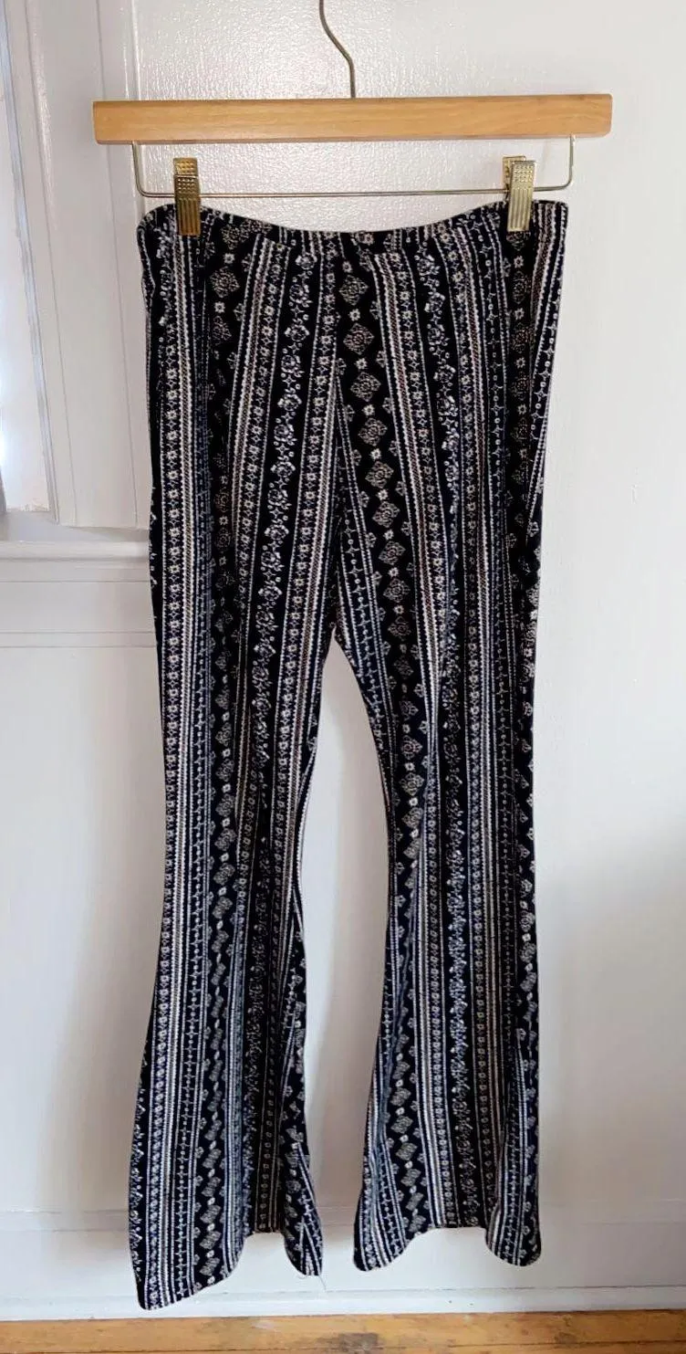 Bell Bottom Leggings Multiple Size M - Image 2