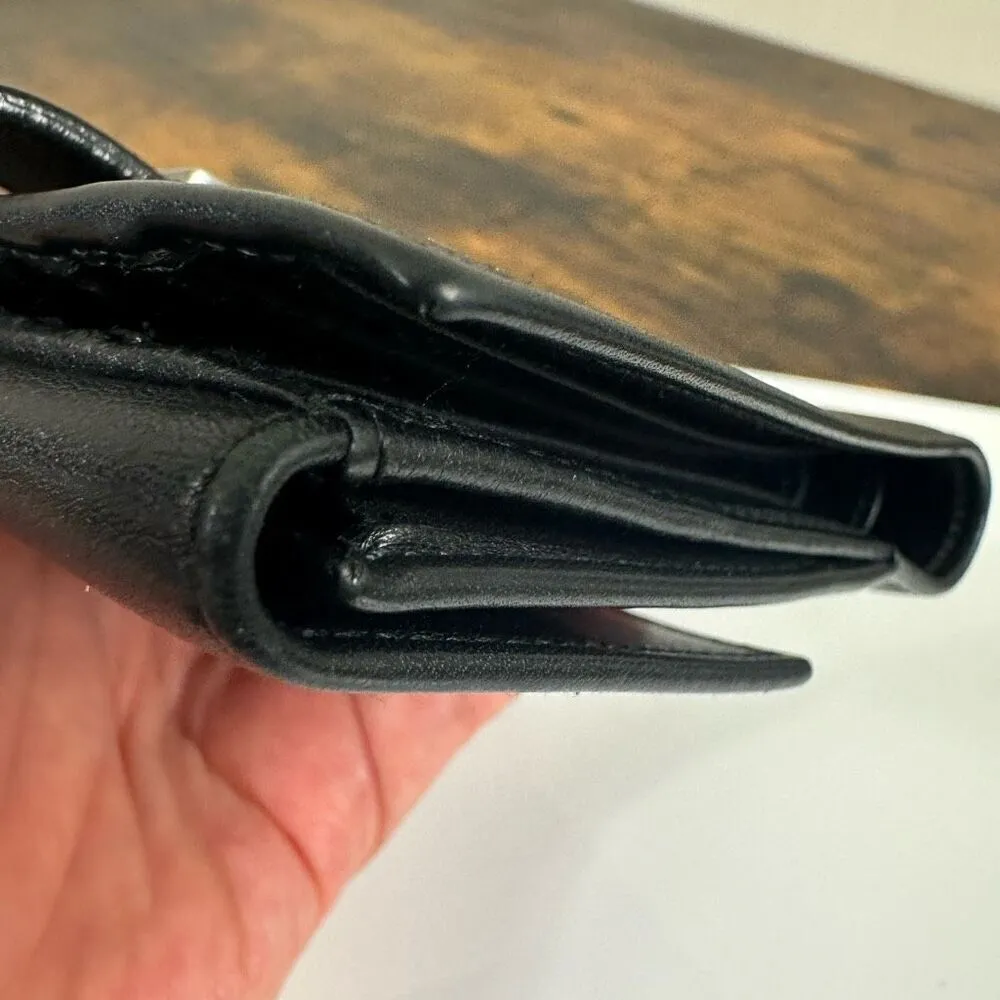 Gucci Trademark Plate‎ Black Leather Compact Wallet - Image 10