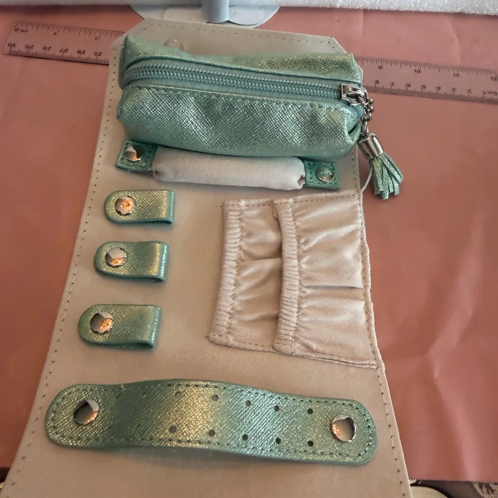 Chic Mint Green Clutch - Image 2