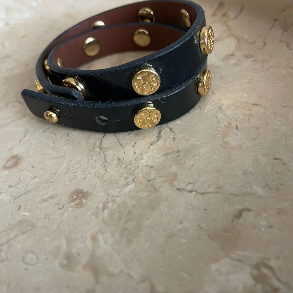 Tory Burch  logo studded double wrap bracelet in navy and gold - Image 2