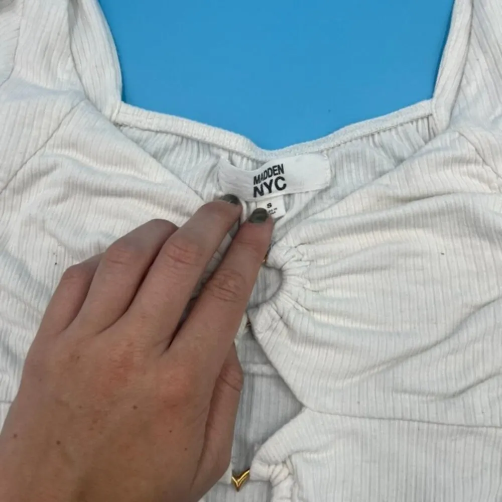 White Madden NYC Gold Heart O-Ring Puff Sleeve Top Women's Size S - Image 3