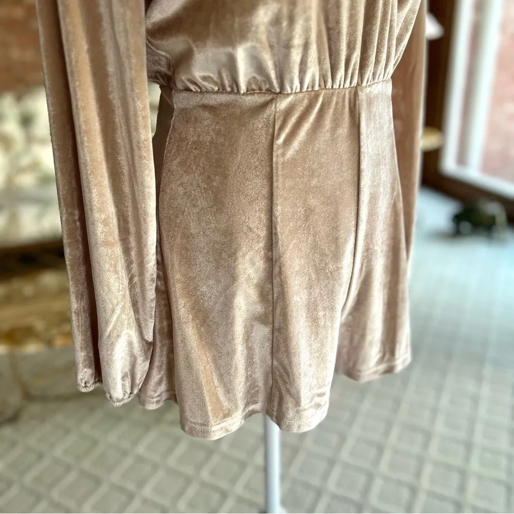 Honey Punch Champagne Beige Velvet Open Back Romper S - Image 13