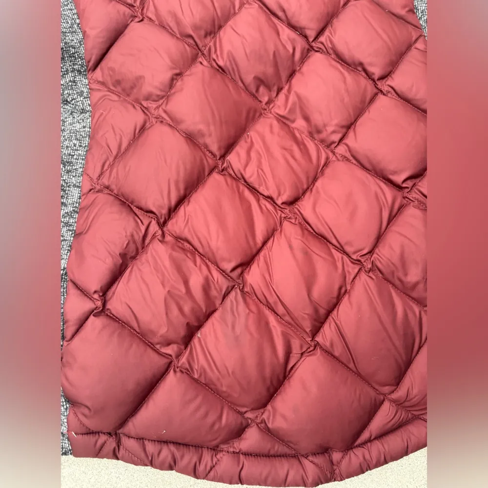 The North Face Harway Hybrid Puffer Jacket in Maroon & Gray Women’s Size Small - Image 8