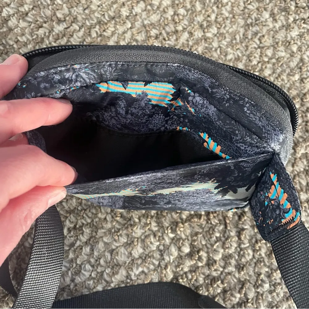 LULULEMON Psychedelic Toile Peri Purple Multi Mini belt bag - Image 7