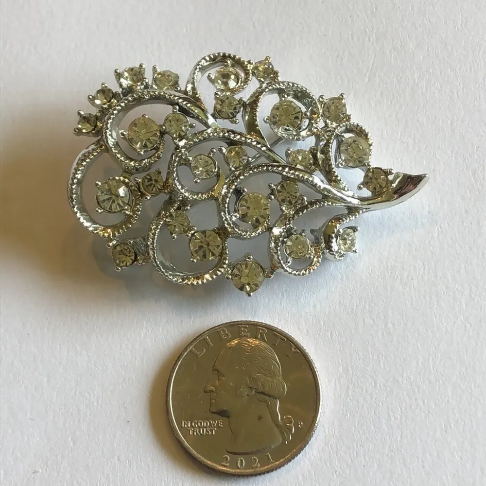 STAR Brand Signed Vintage Silver Tone CZ Rhinestone Brooch Shoulder Pin - Image 2