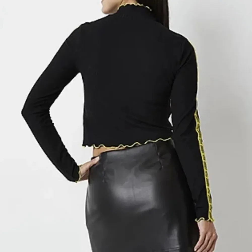 Juicy By Juicy Couture Mock Neck Ribbed Long Sleeve Crop Top Size XL - Image 6