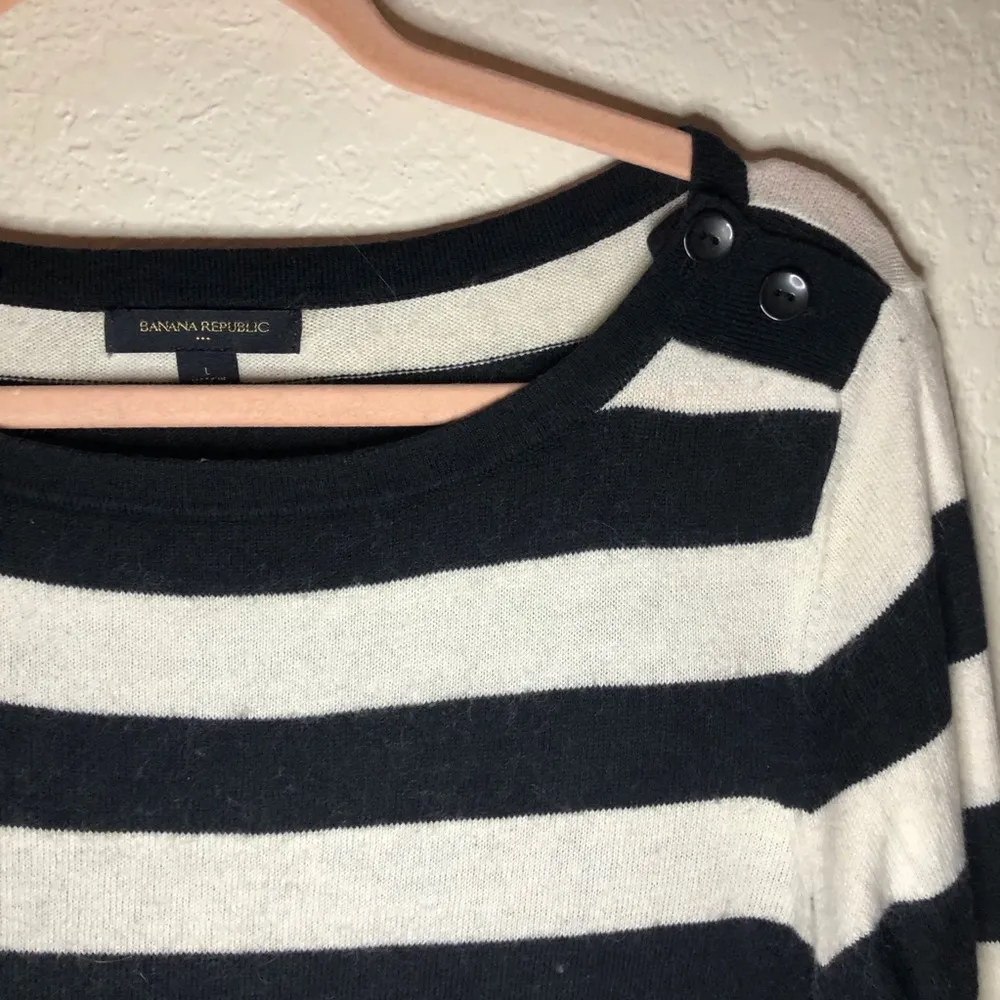 Banana Republic Sweater Black & White Striped Boatneck w/ Button Detail Sz L GUC - Image 4