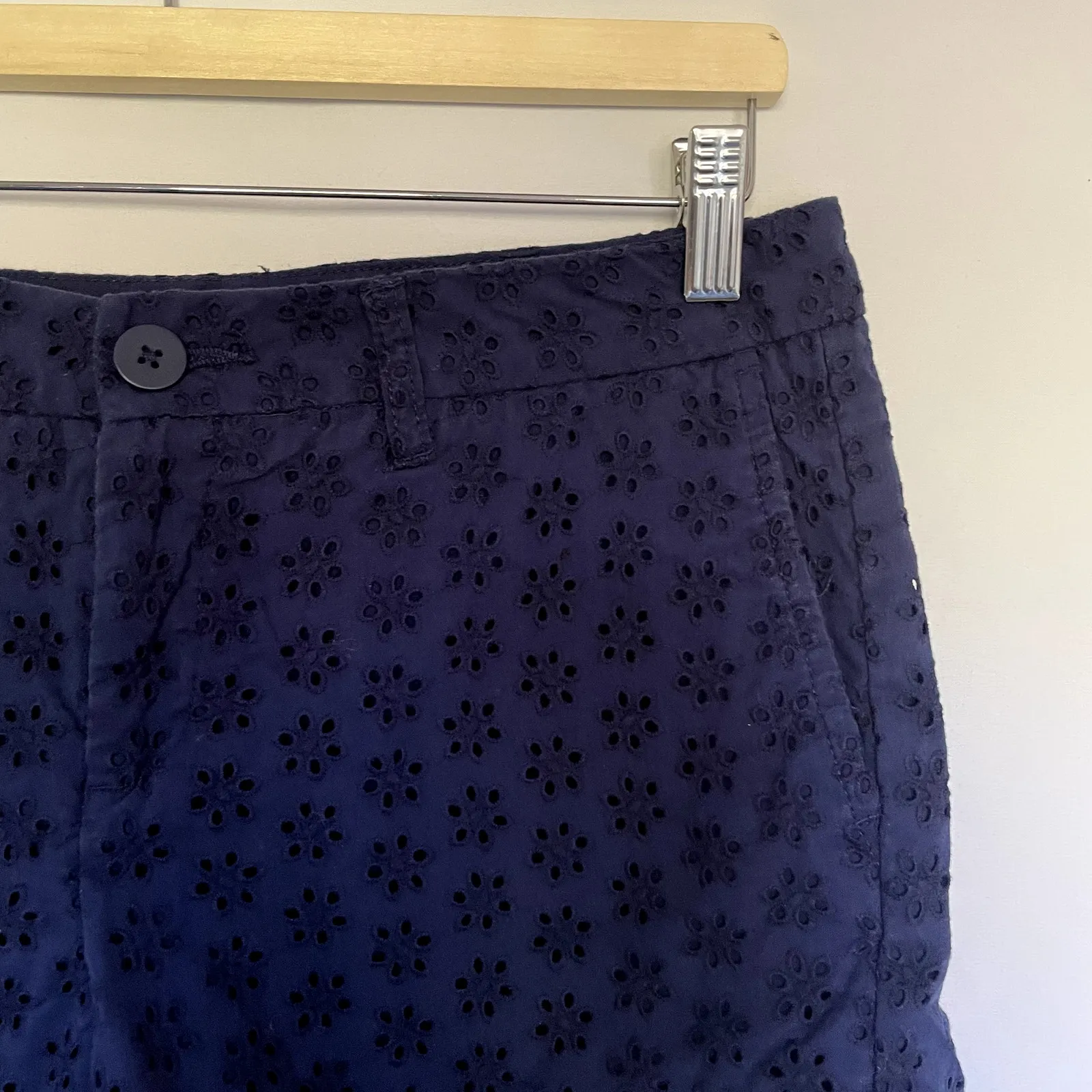 Faded Glory navy cotton summer shorts pockets embroidered eyelet women's size 6 - Image 2