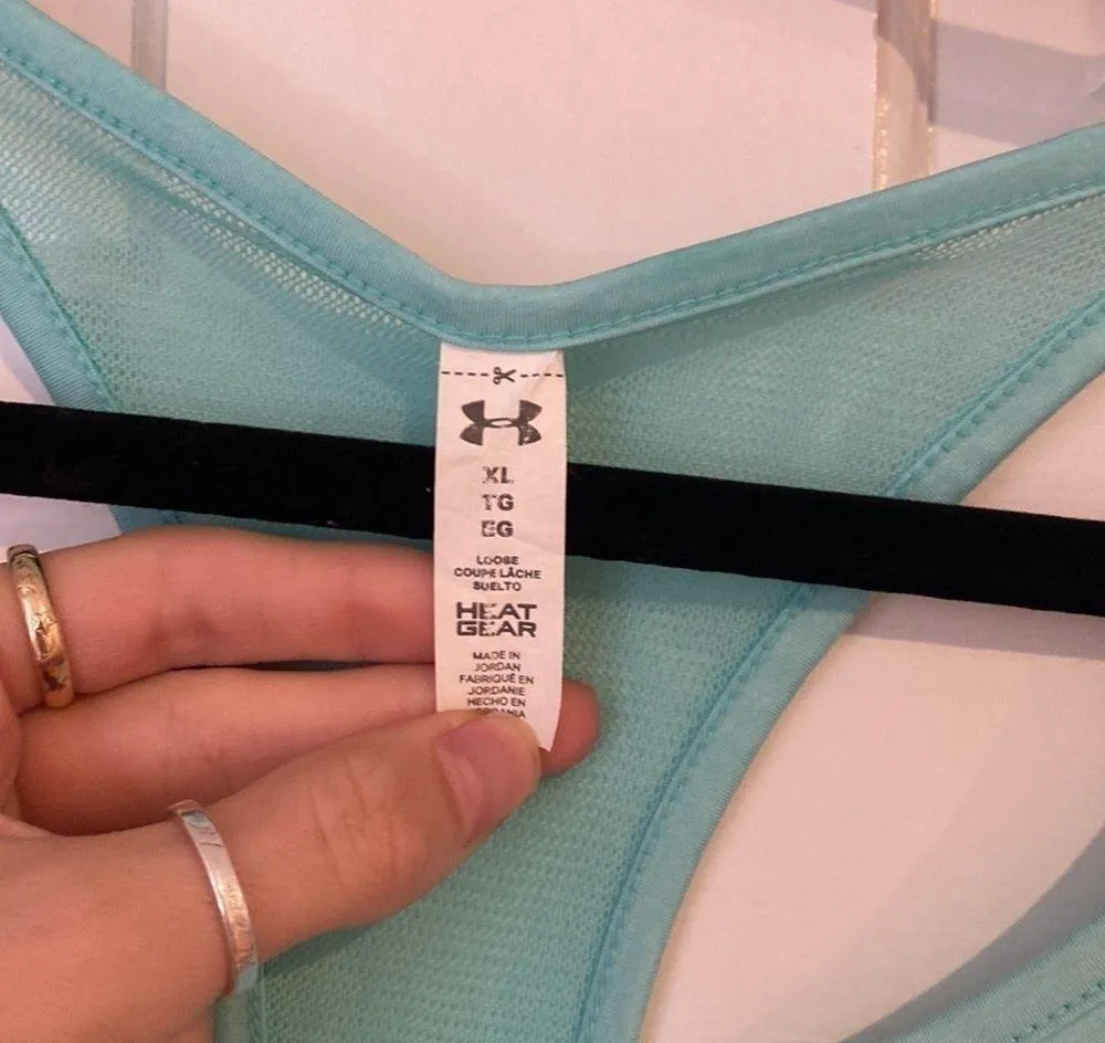 Lightly used Under Armour heat gear razor back loose style tank top size XL - Image 3