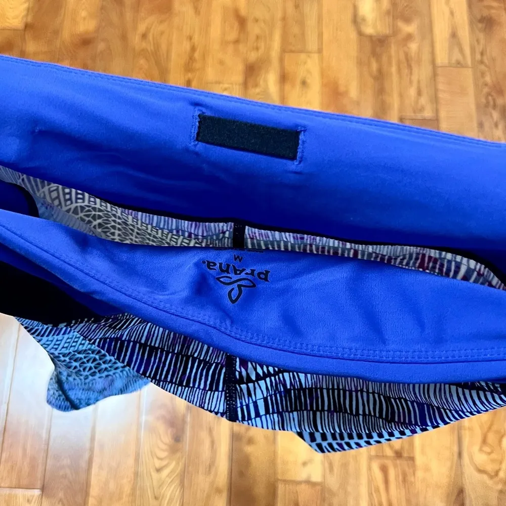 Women’s Size Medium Below the Knee Prana Leggings Funky Pattern - Image 7