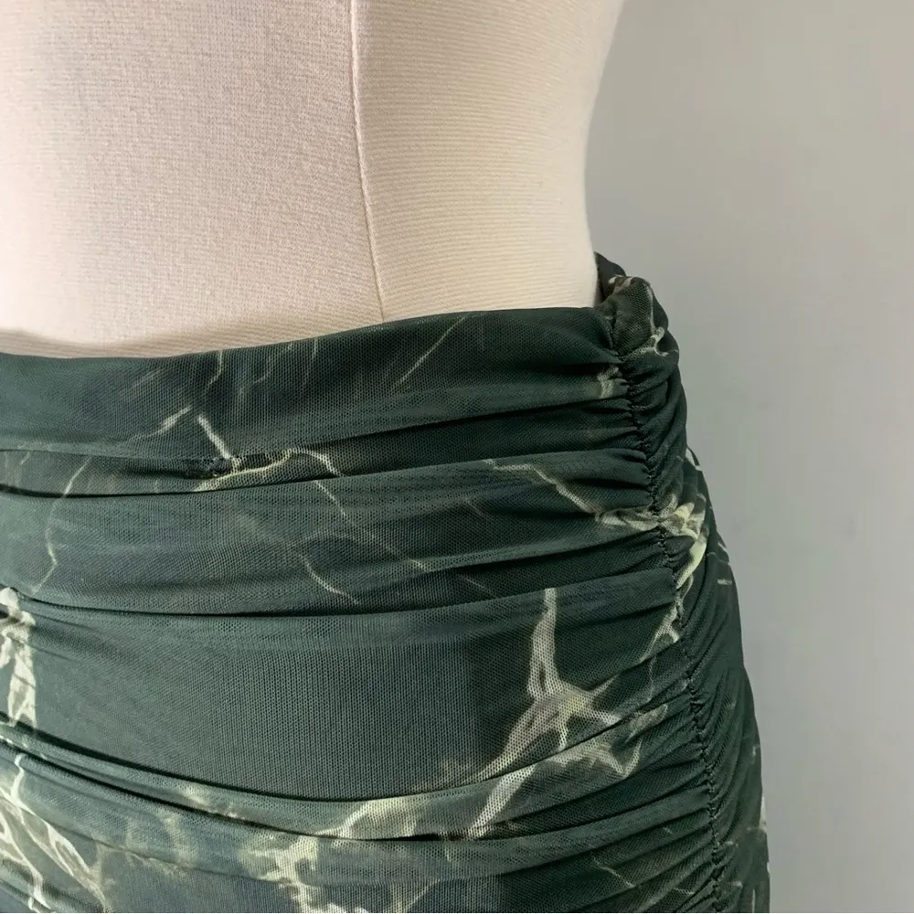 ZARA midi ruched skirt printed size Small - Image 5