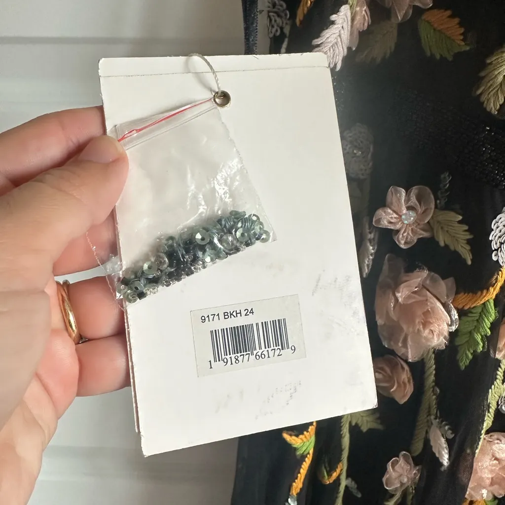 Mac Duggal Floral Embellished Floral V-Neck A Line Gown Maxi Dress Size 24 NWT‎ - Image 9