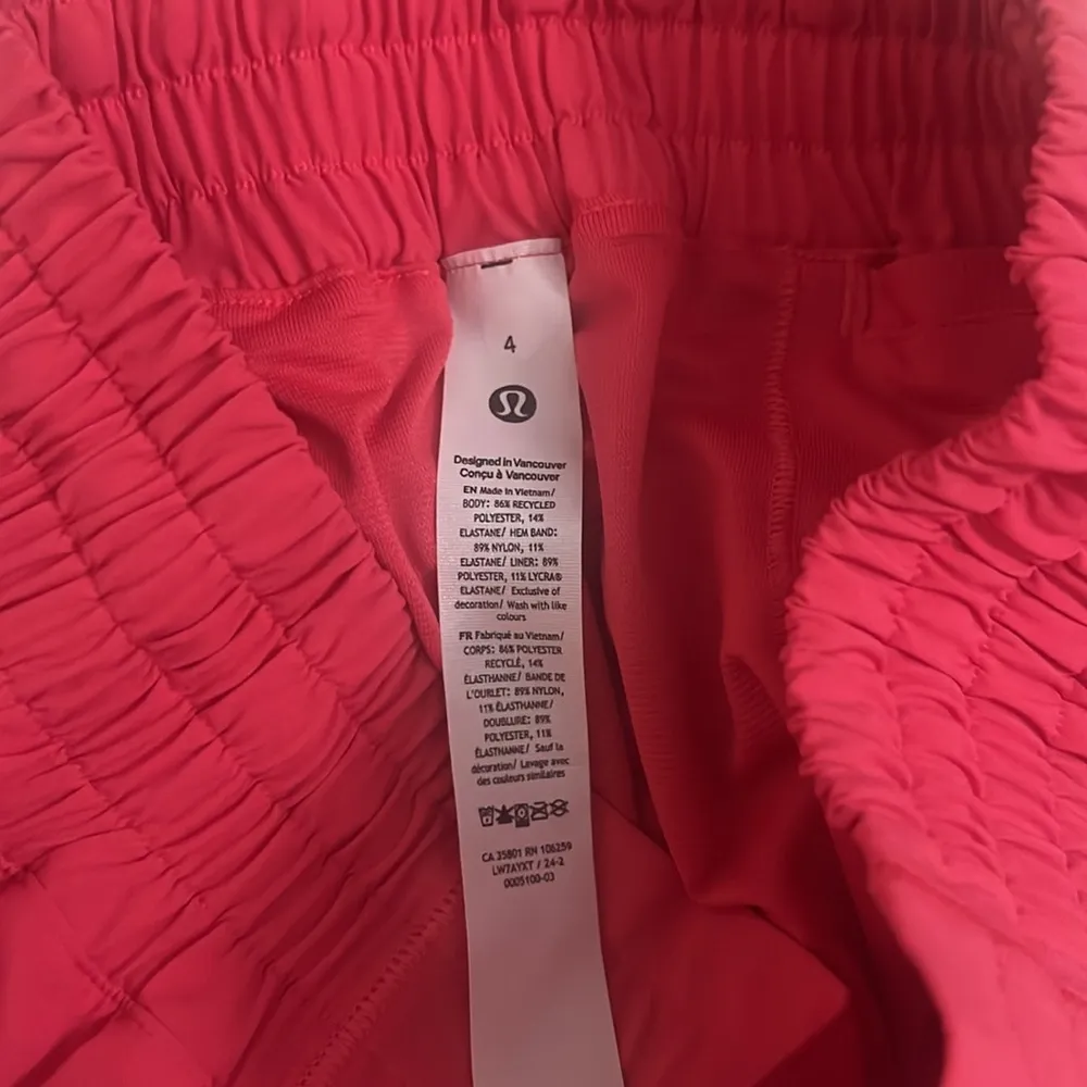 Lululemon Hotty Hot High-Rise Lined Short 4"
Glaze Pink Size 4 - Image 7