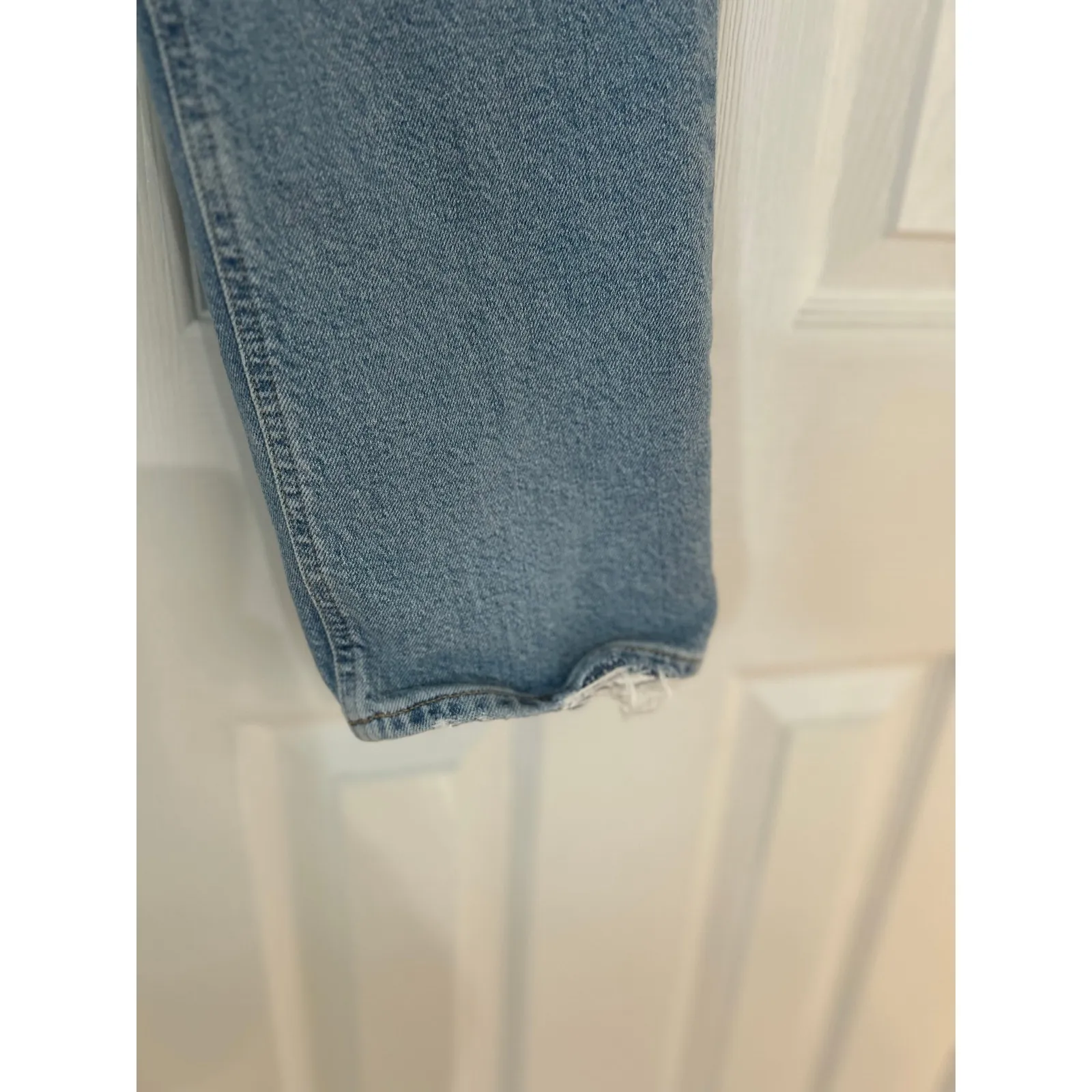 Agolde Riley Crop Light Wash Frayed Hem Straight Leg Jeans - Image 5