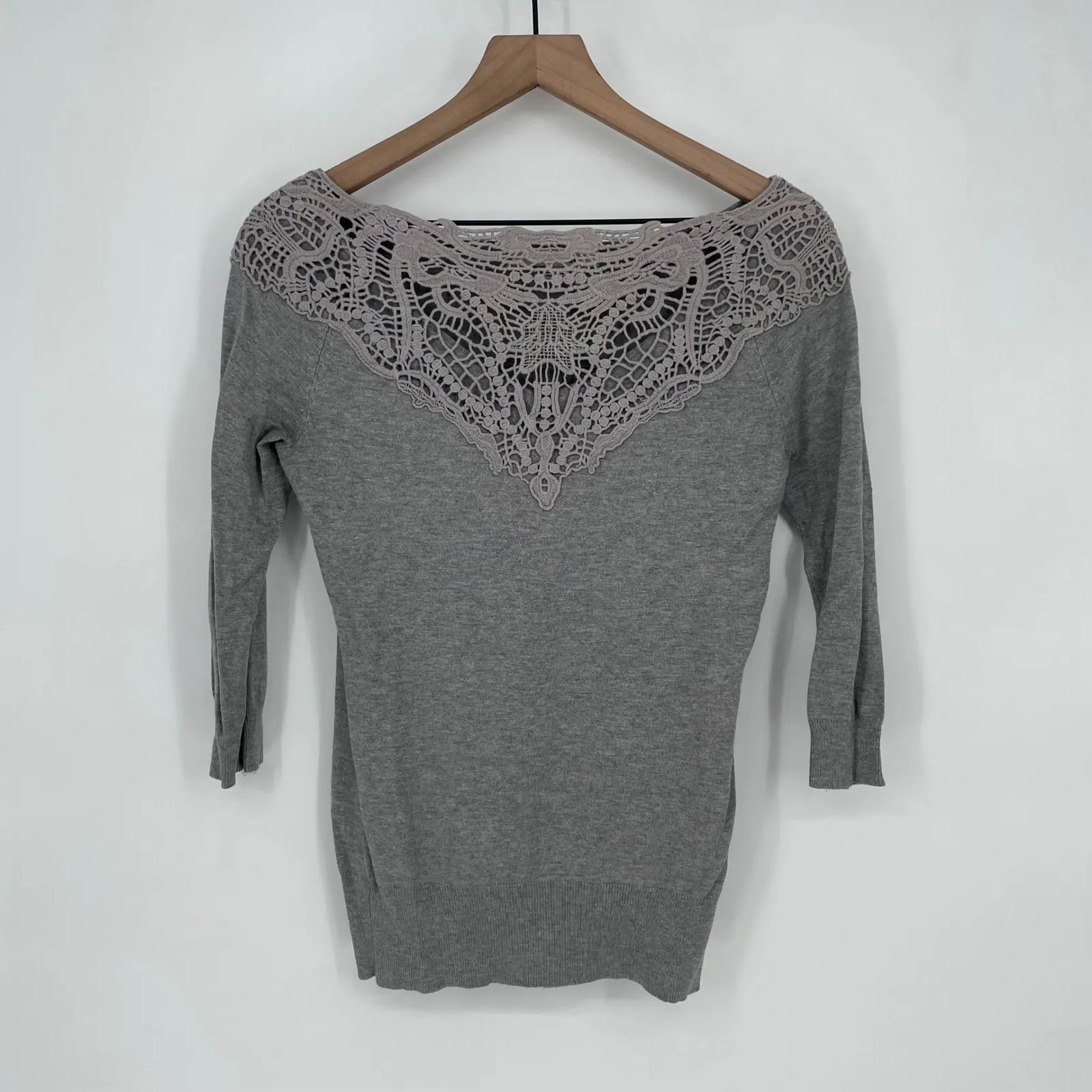 Forever 21 Gray Lace Neckline 3/4 Sleeve Sweater Top Womens Size S - Image 2