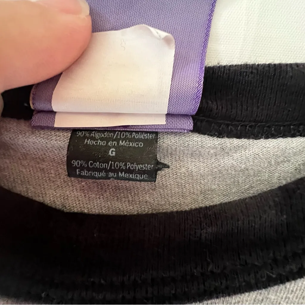 Disney jersey t shirt Aladdin size medium - Image 4