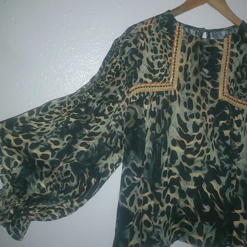 Blank London MP Animal Print Long Sleeved Crew Neck Top Petite Green Size undefined - Image 7